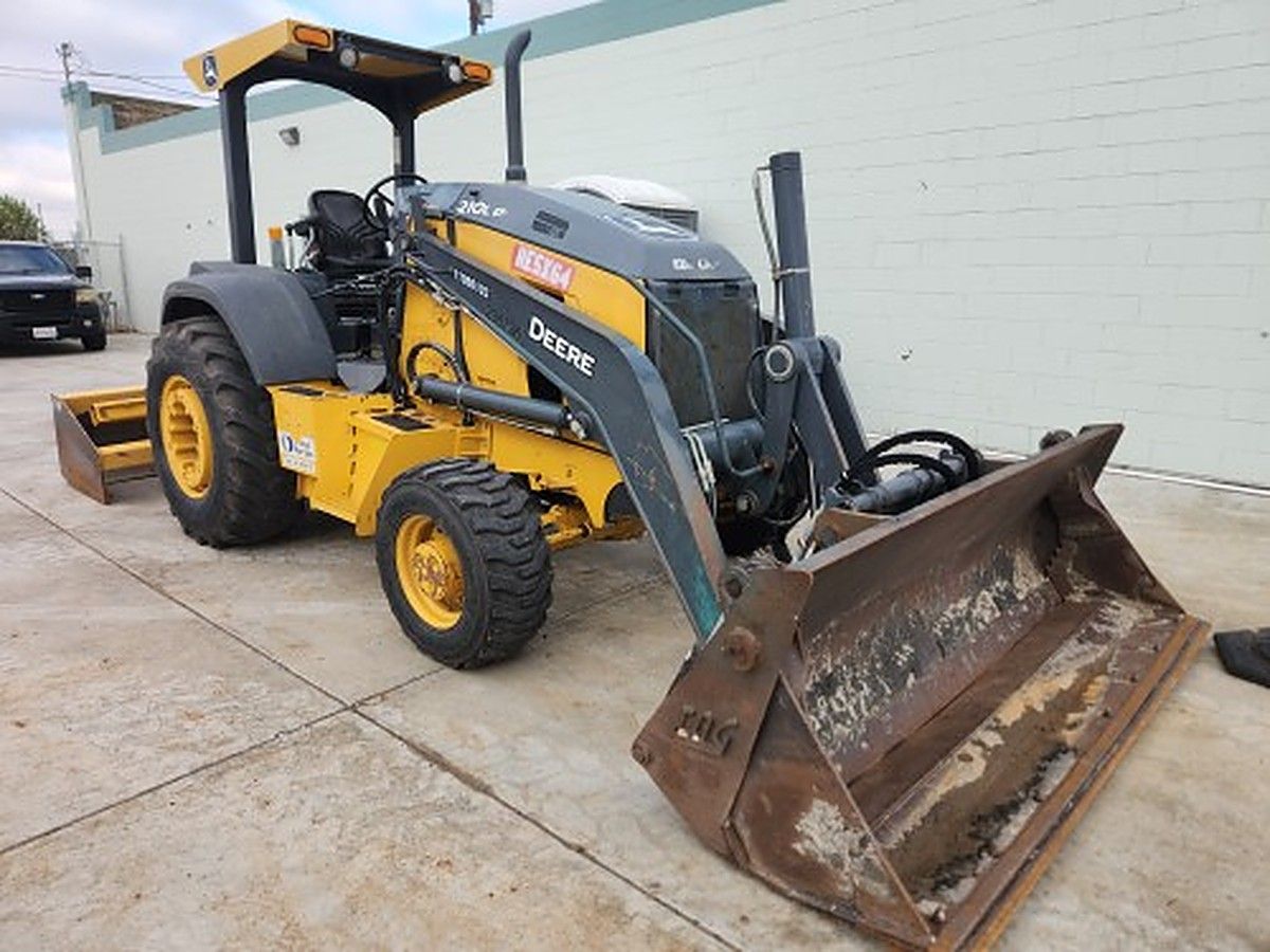 JOHN DEERE 210L EP photo 2