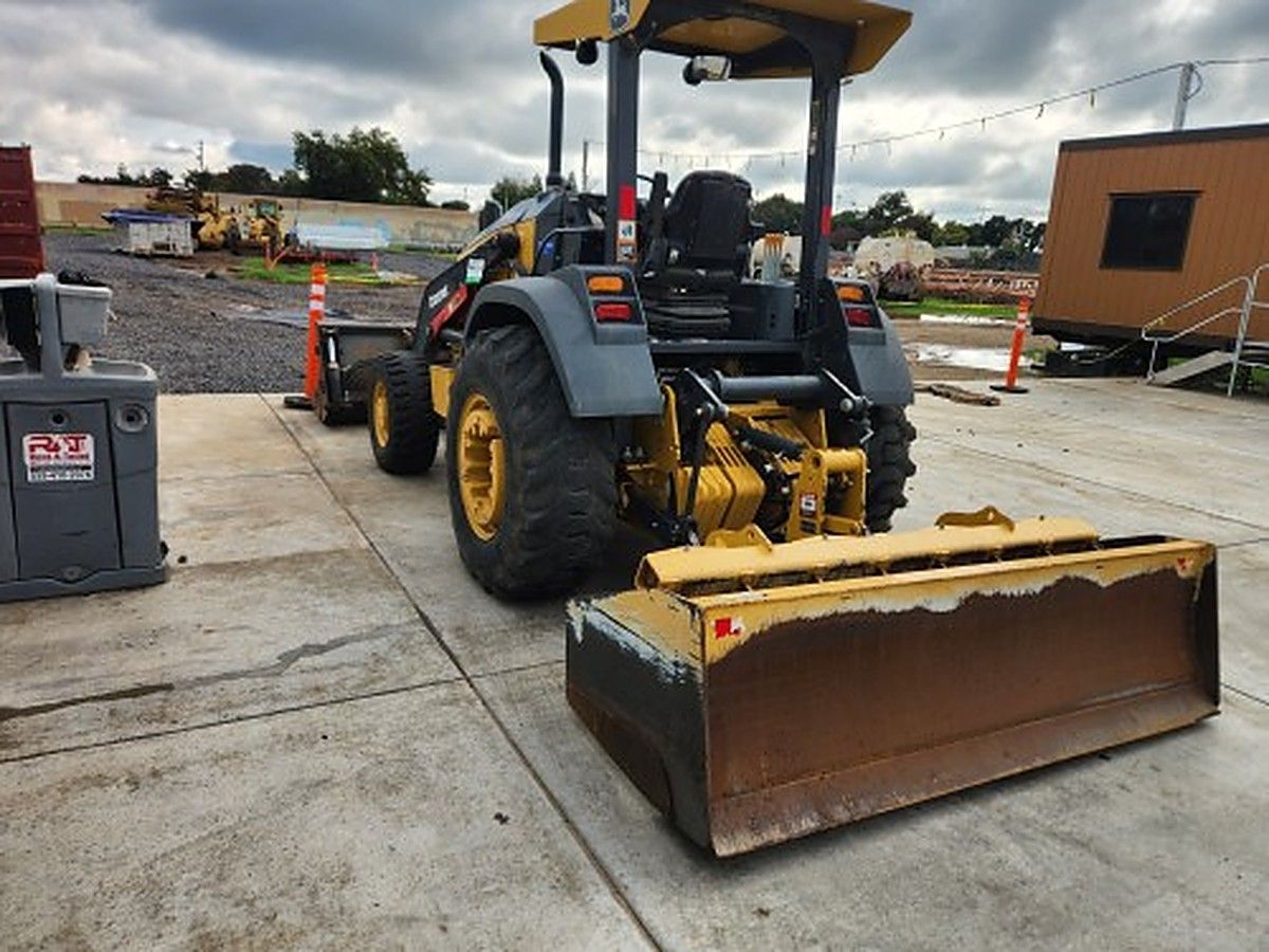 JOHN DEERE 210L EP photo 3