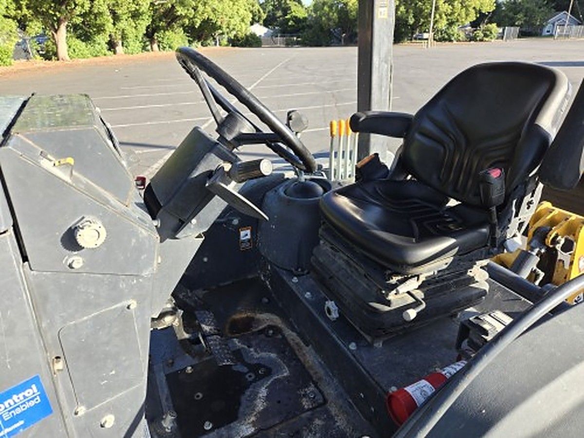 JOHN DEERE 210L EP photo 2