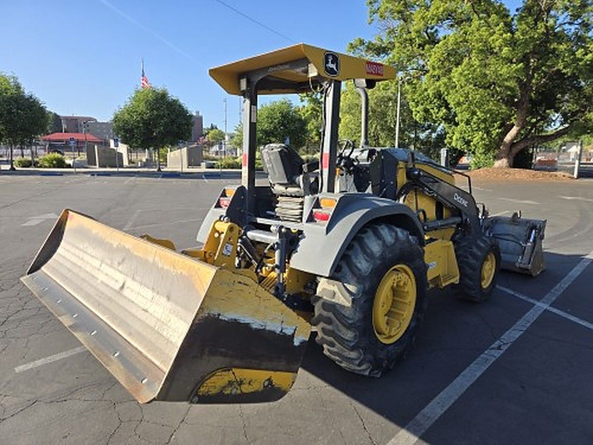 JOHN DEERE 210L EP photo 3