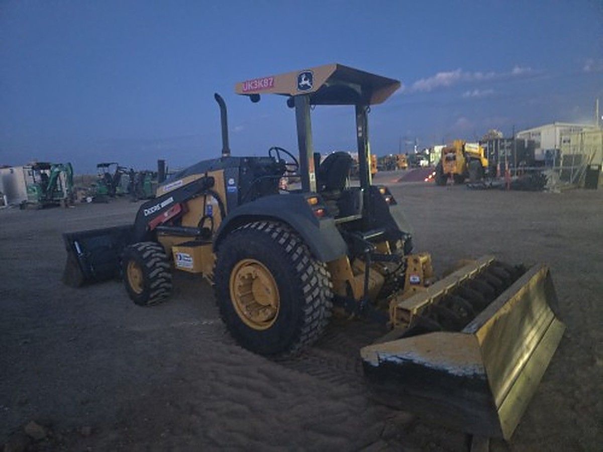 JOHN DEERE 210L EP photo 5