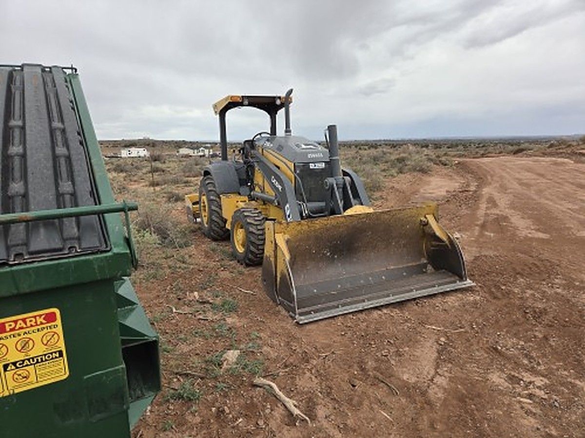 JOHN DEERE 210L EP photo 2
