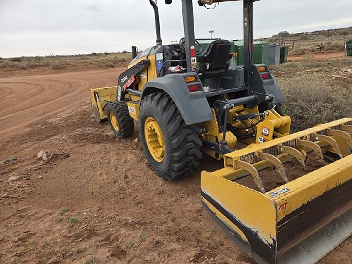 JOHN DEERE 210L EP photo 4