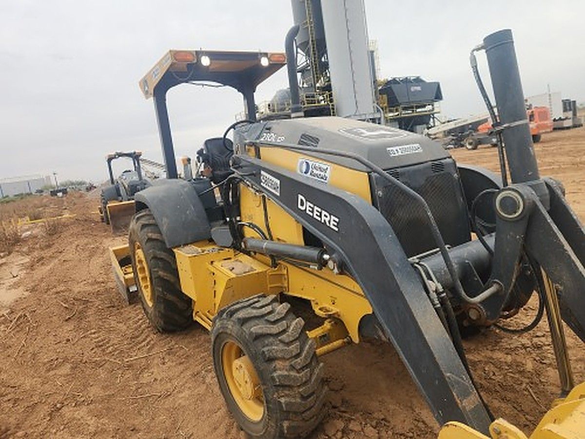 JOHN DEERE 210L EP photo 2