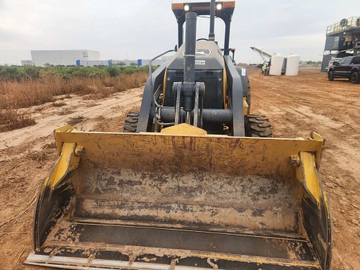 JOHN DEERE 210L EP photo 3