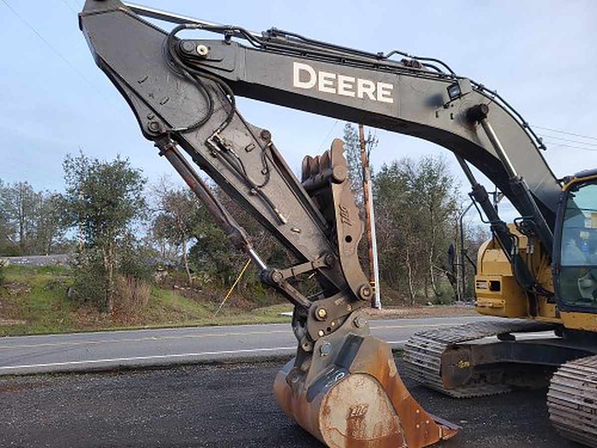 JOHN DEERE 245G LC photo 3