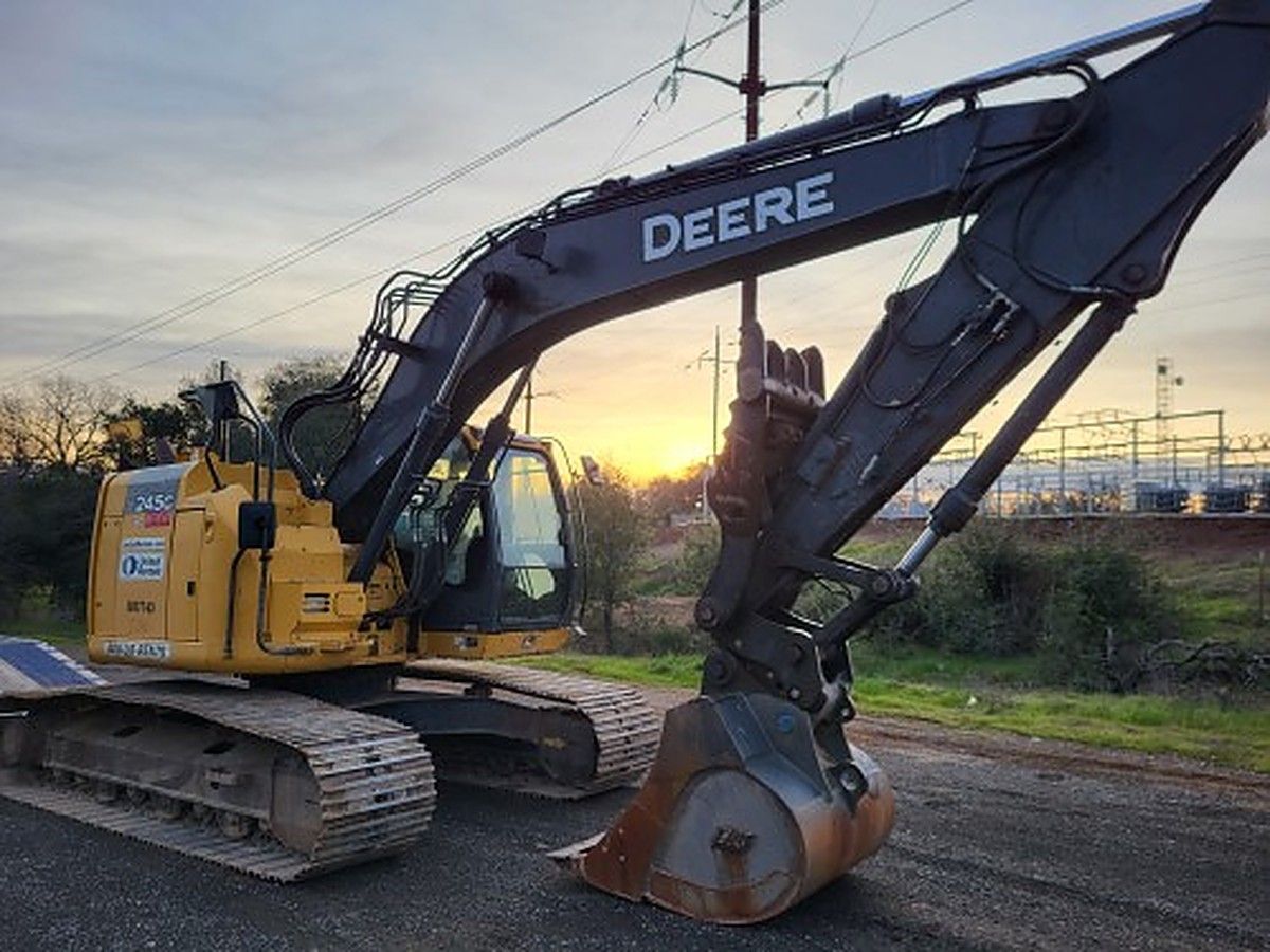JOHN DEERE 245G LC photo 8
