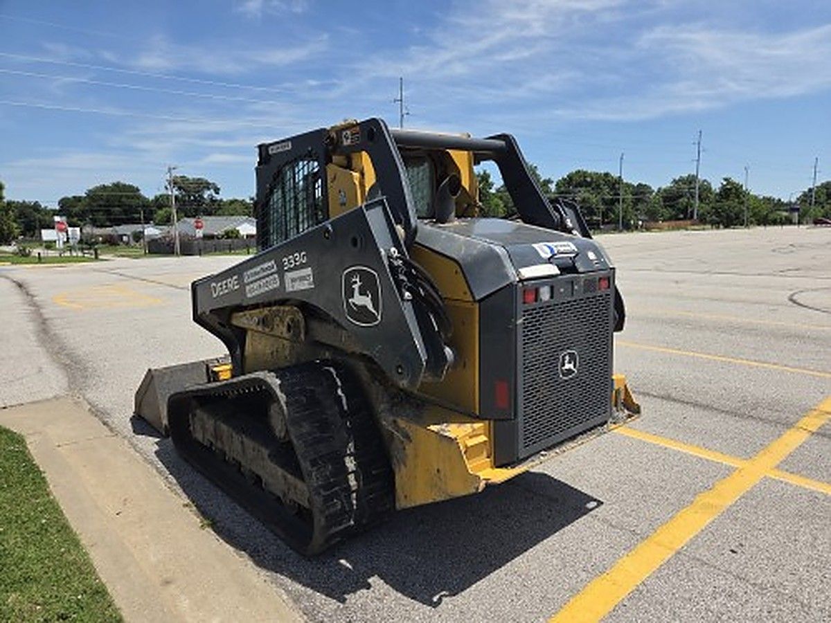 JOHN DEERE 333G photo 2