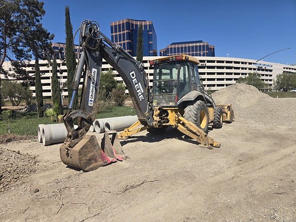 JOHN DEERE 410L photo 4