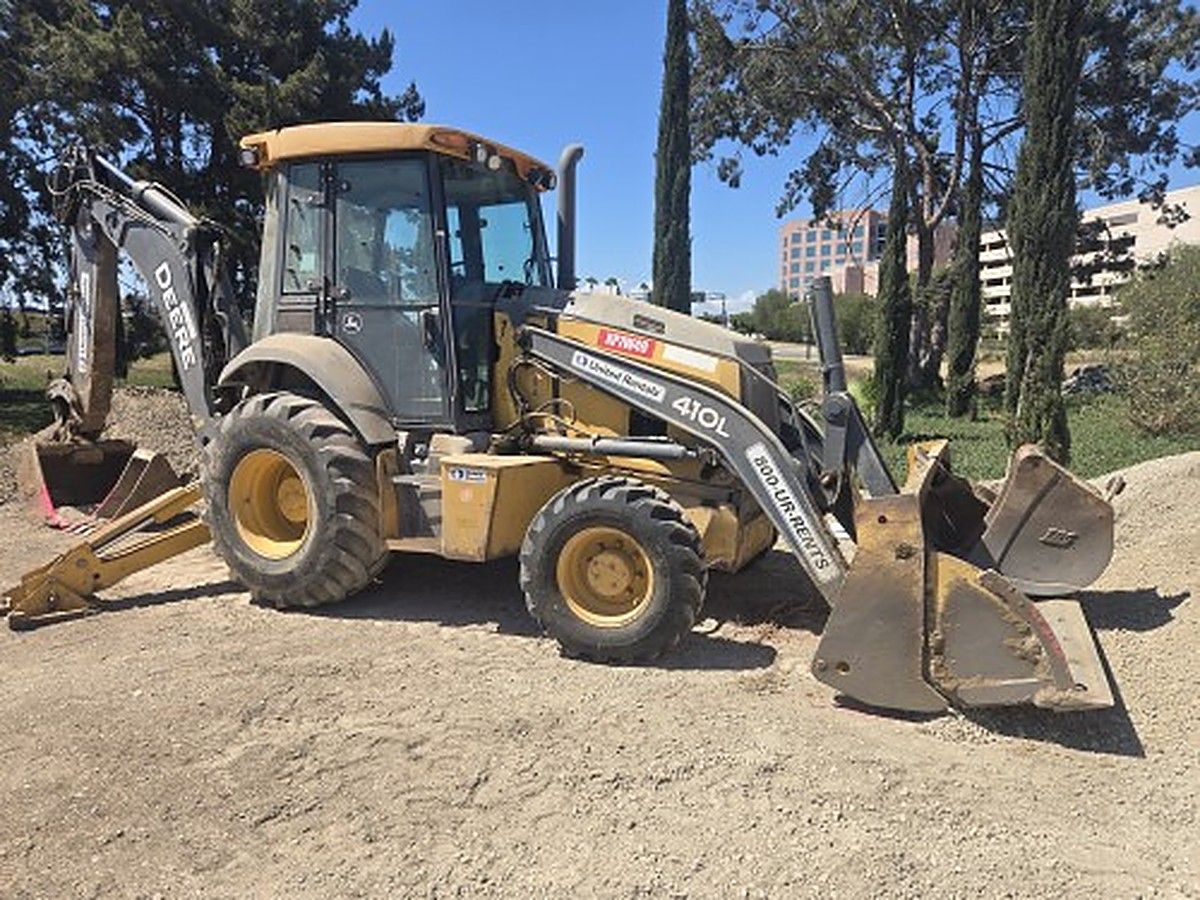 JOHN DEERE 410L photo 5