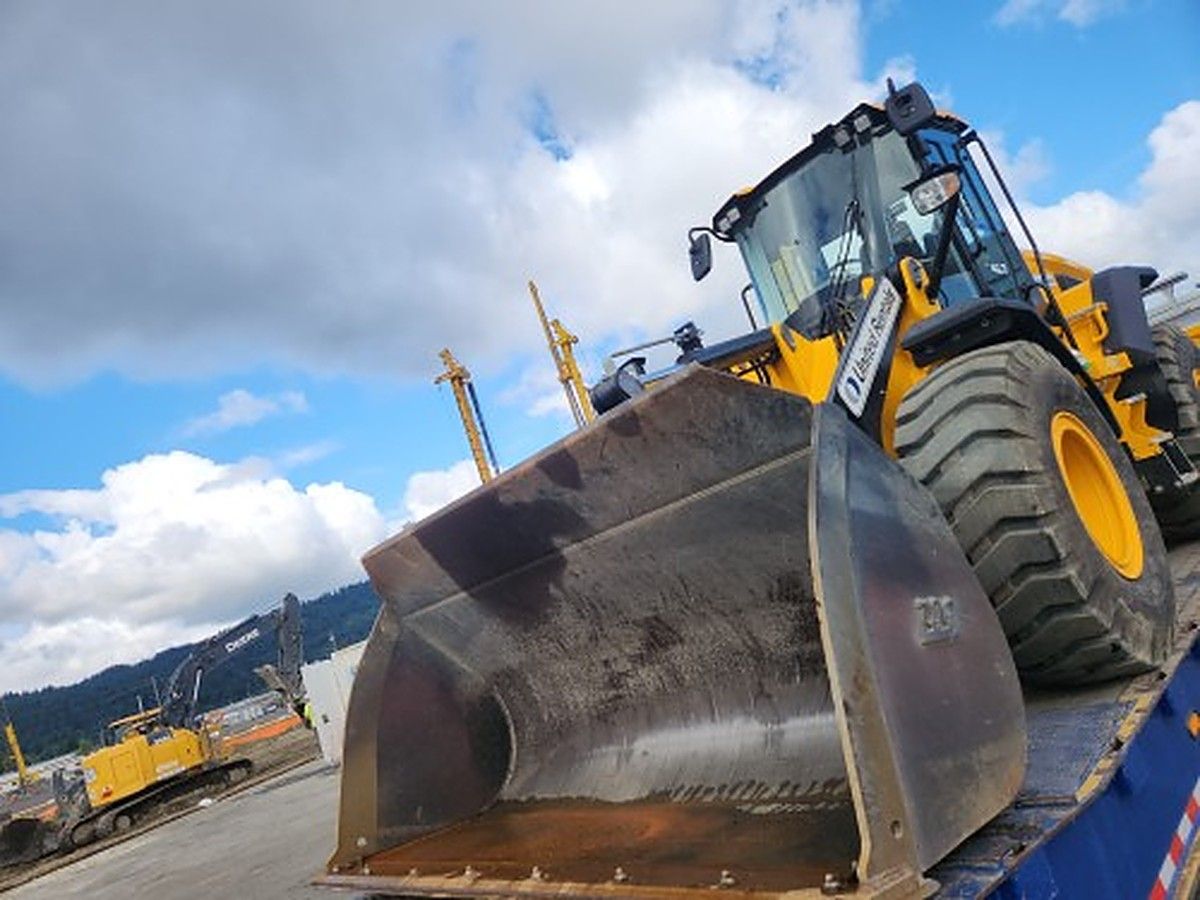 JOHN DEERE 544L photo 4