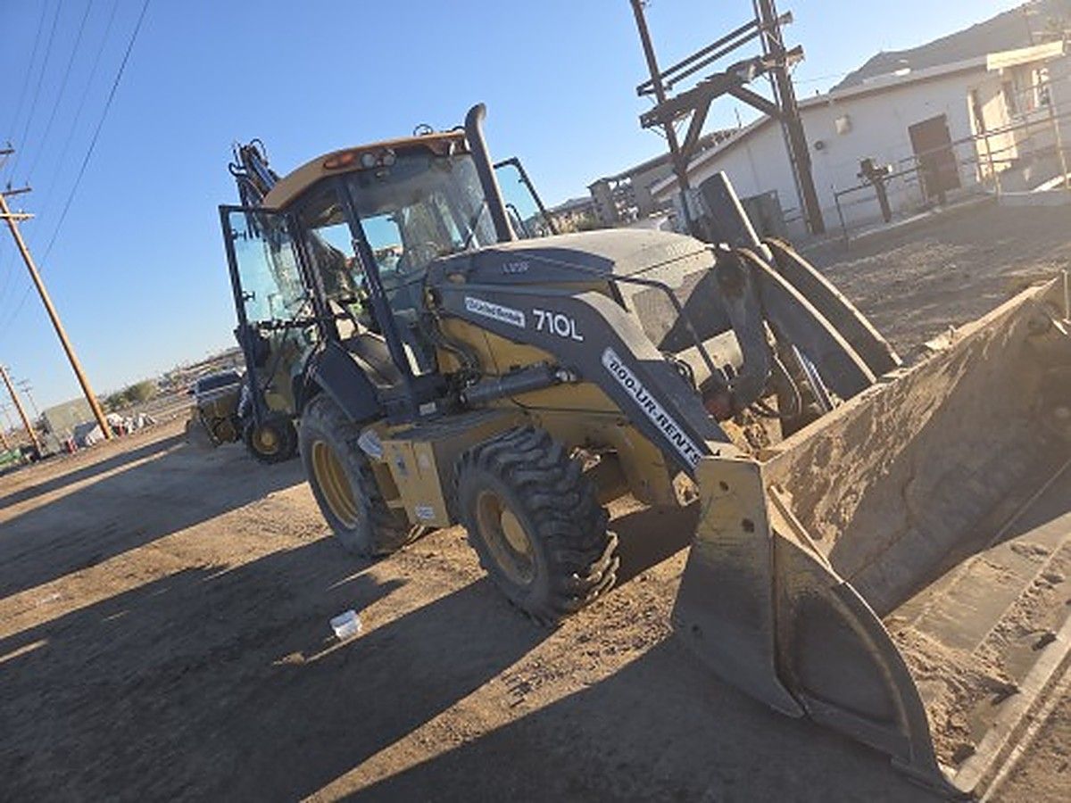 JOHN DEERE 710L photo 5