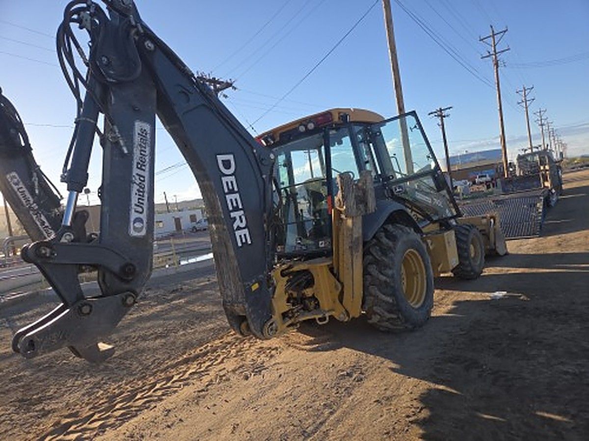 JOHN DEERE 710L photo 6