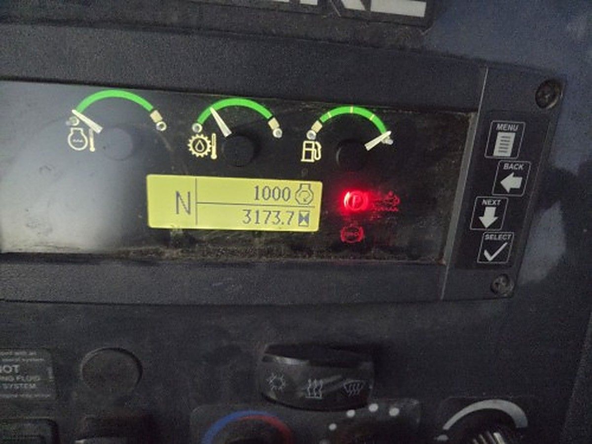 JOHN DEERE 710L photo 10