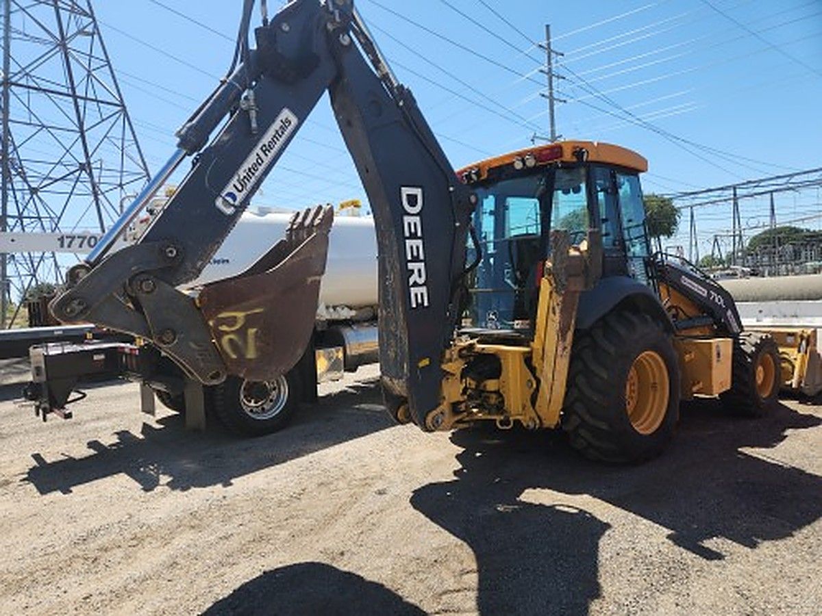 JOHN DEERE 710L photo 2
