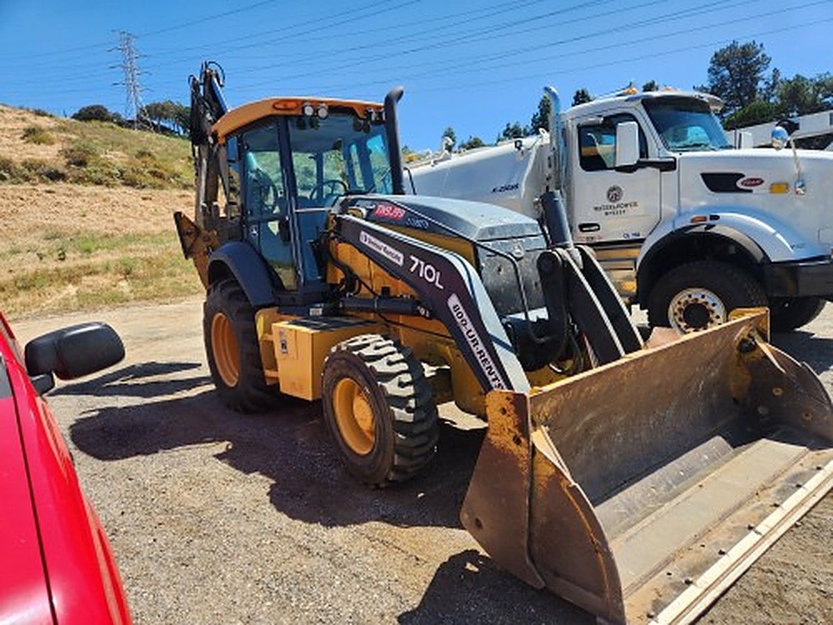 JOHN DEERE 710L photo 3