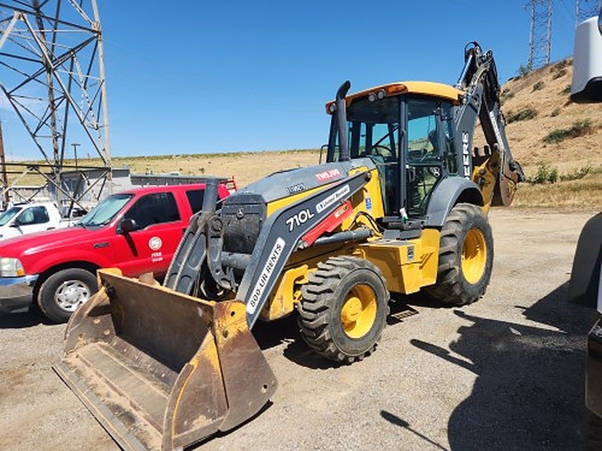 JOHN DEERE 710L photo 4