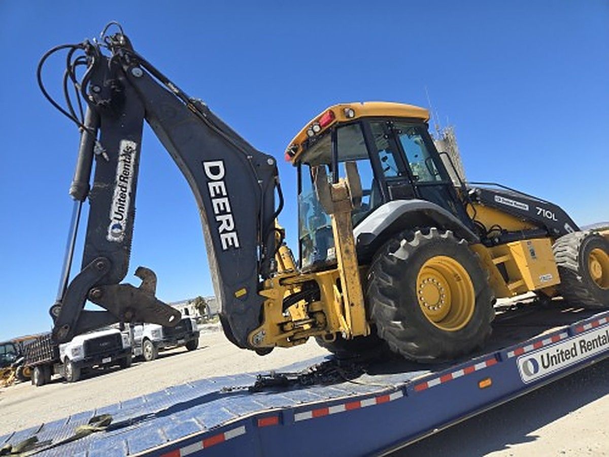 JOHN DEERE 710L photo 4