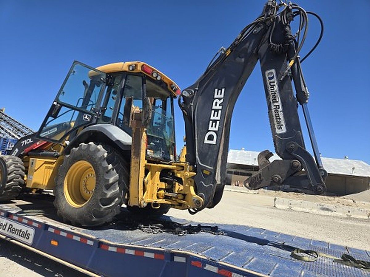 JOHN DEERE 710L photo 5