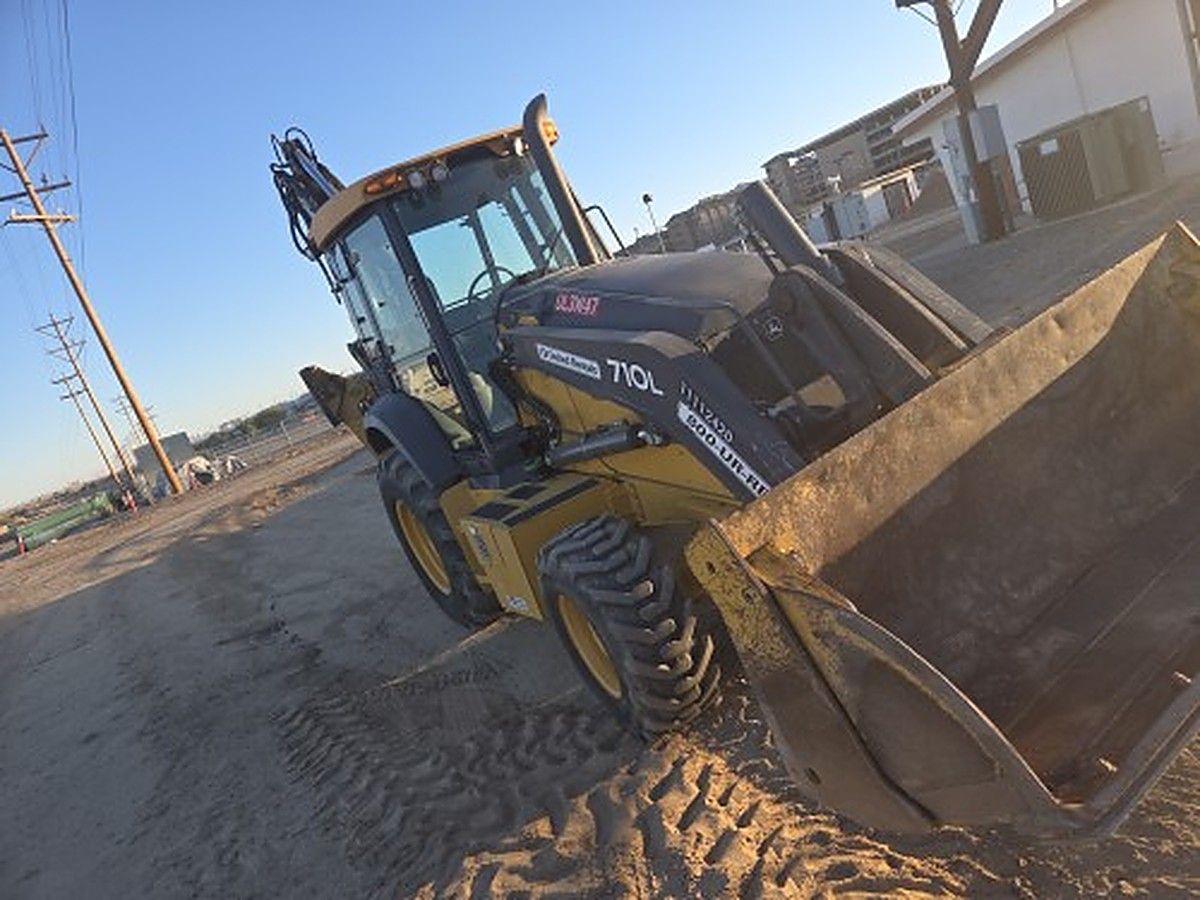JOHN DEERE 710L photo 5