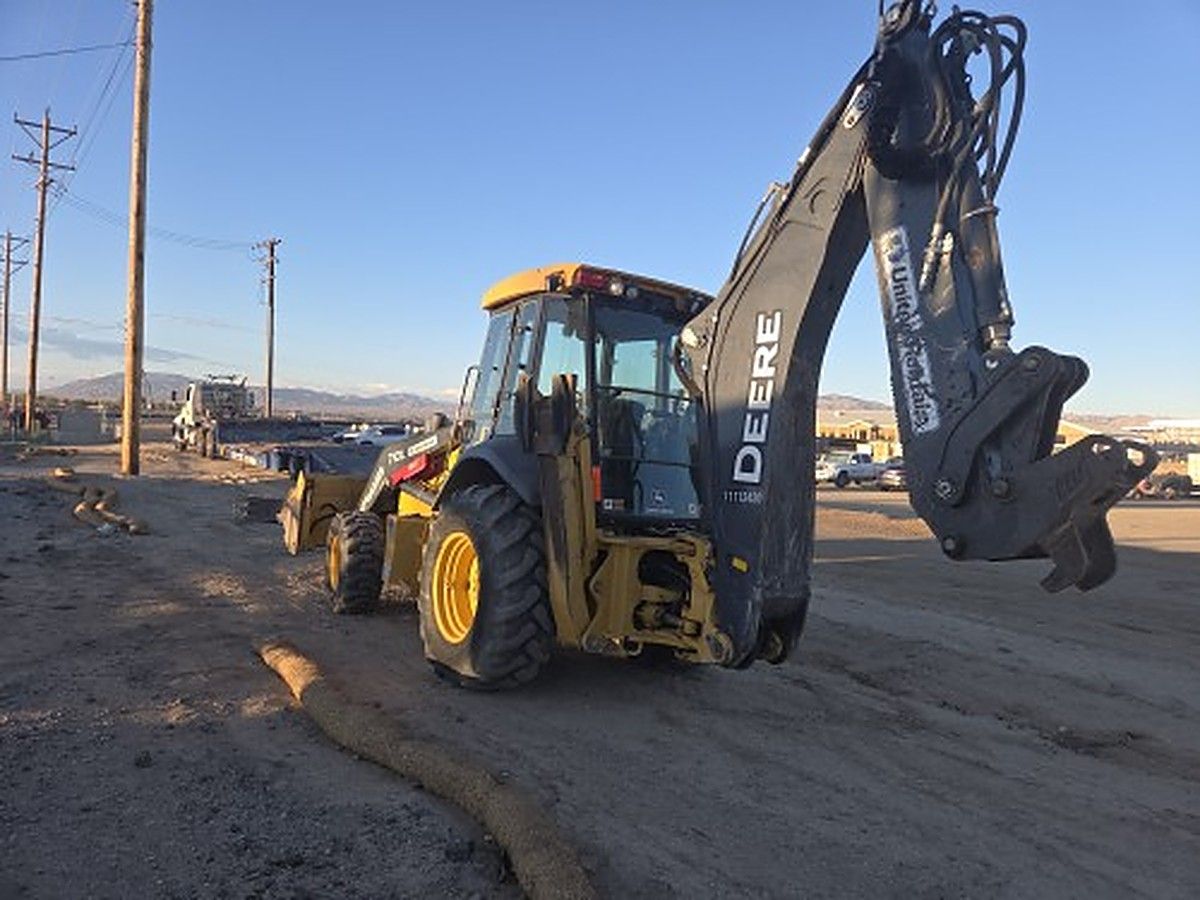 JOHN DEERE 710L photo 6