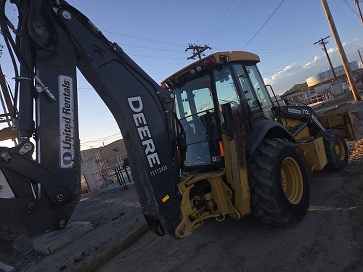 JOHN DEERE 710L photo 7