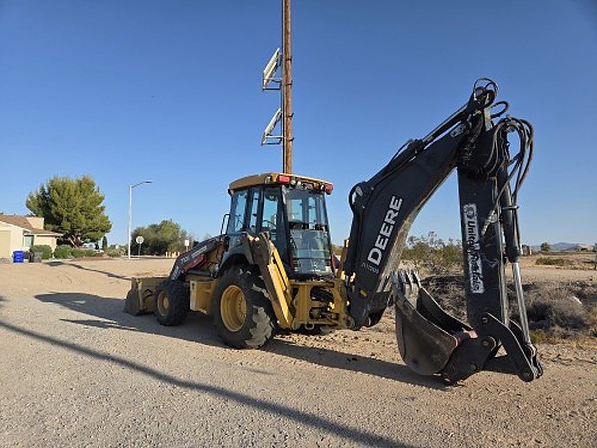 JOHN DEERE 710L photo 8