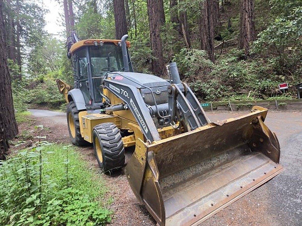 JOHN DEERE 710LX photo 2