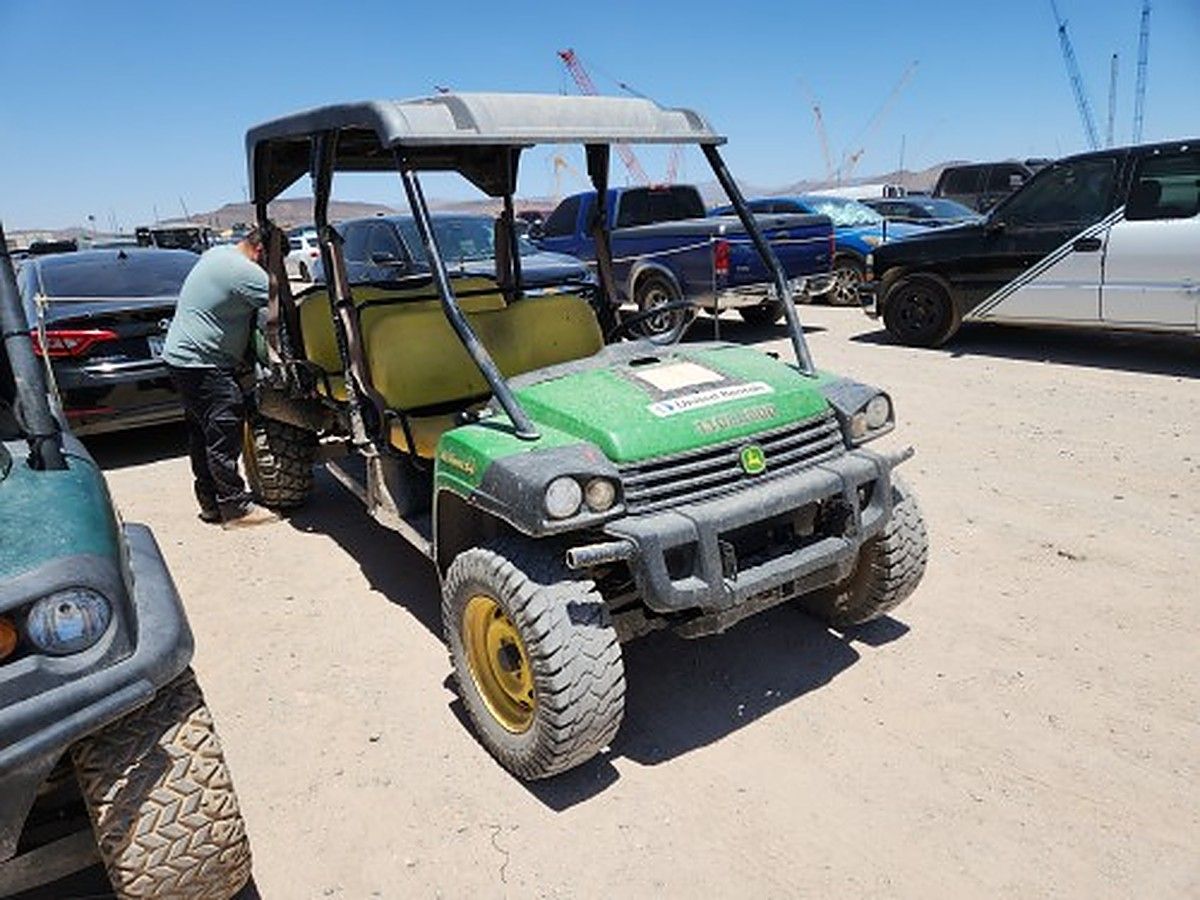 JOHN DEERE XUV855D S4 photo 9