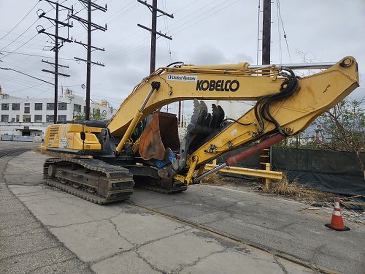 KOBELCO SK350LC-10 photo 3