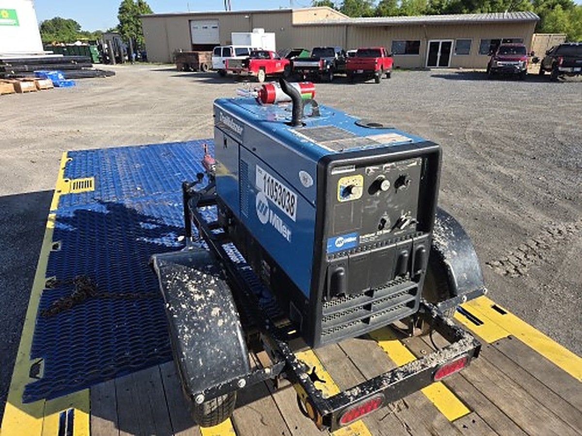MILLERELEC TRAILBLAZER325D photo 3