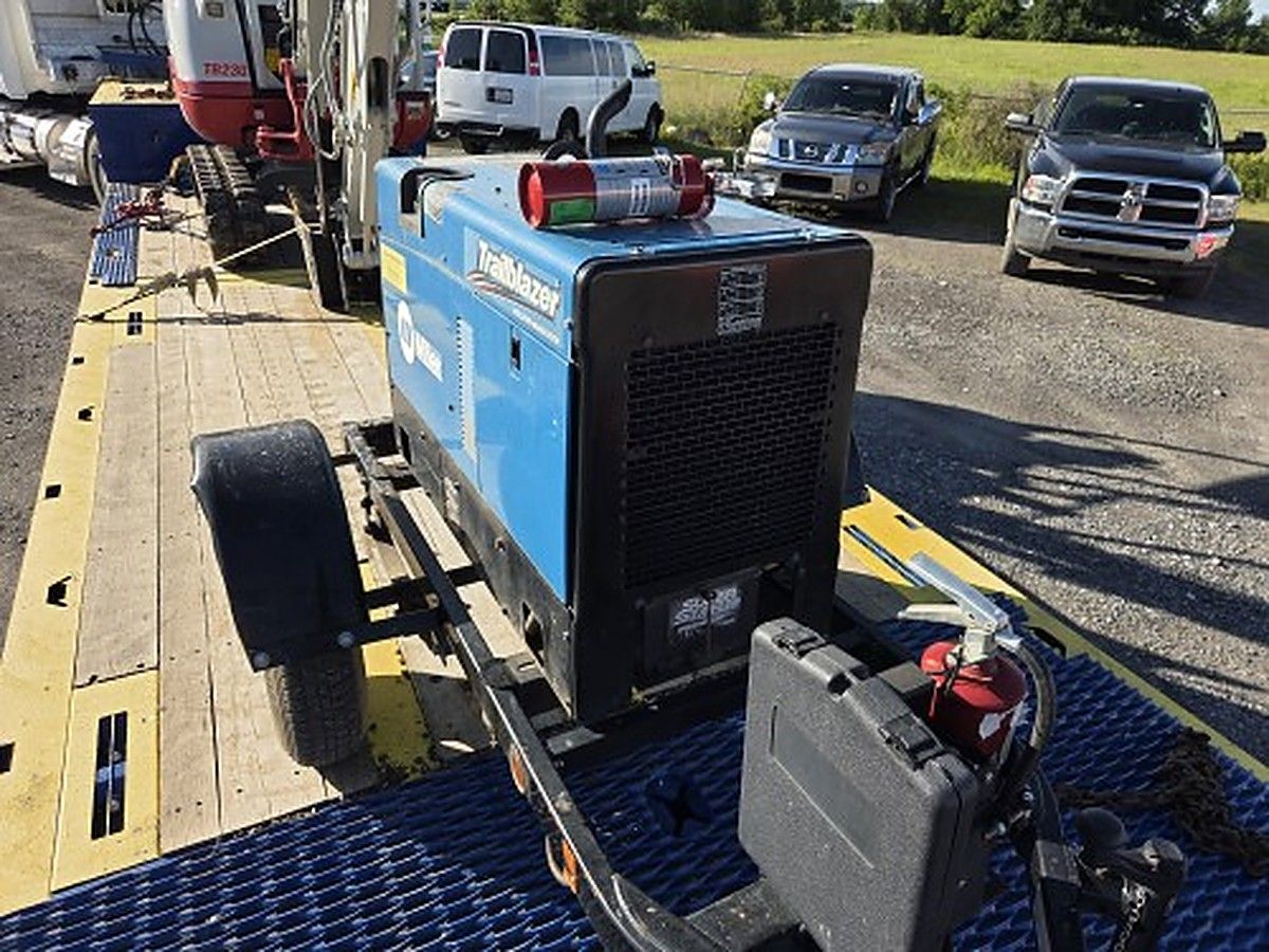 MILLERELEC TRAILBLAZER325D photo 9
