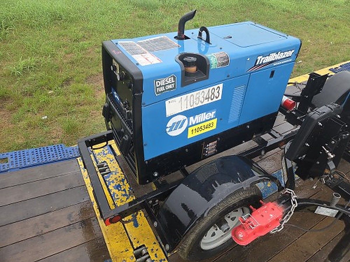 MILLERELEC TRAILBLAZER325D photo 3