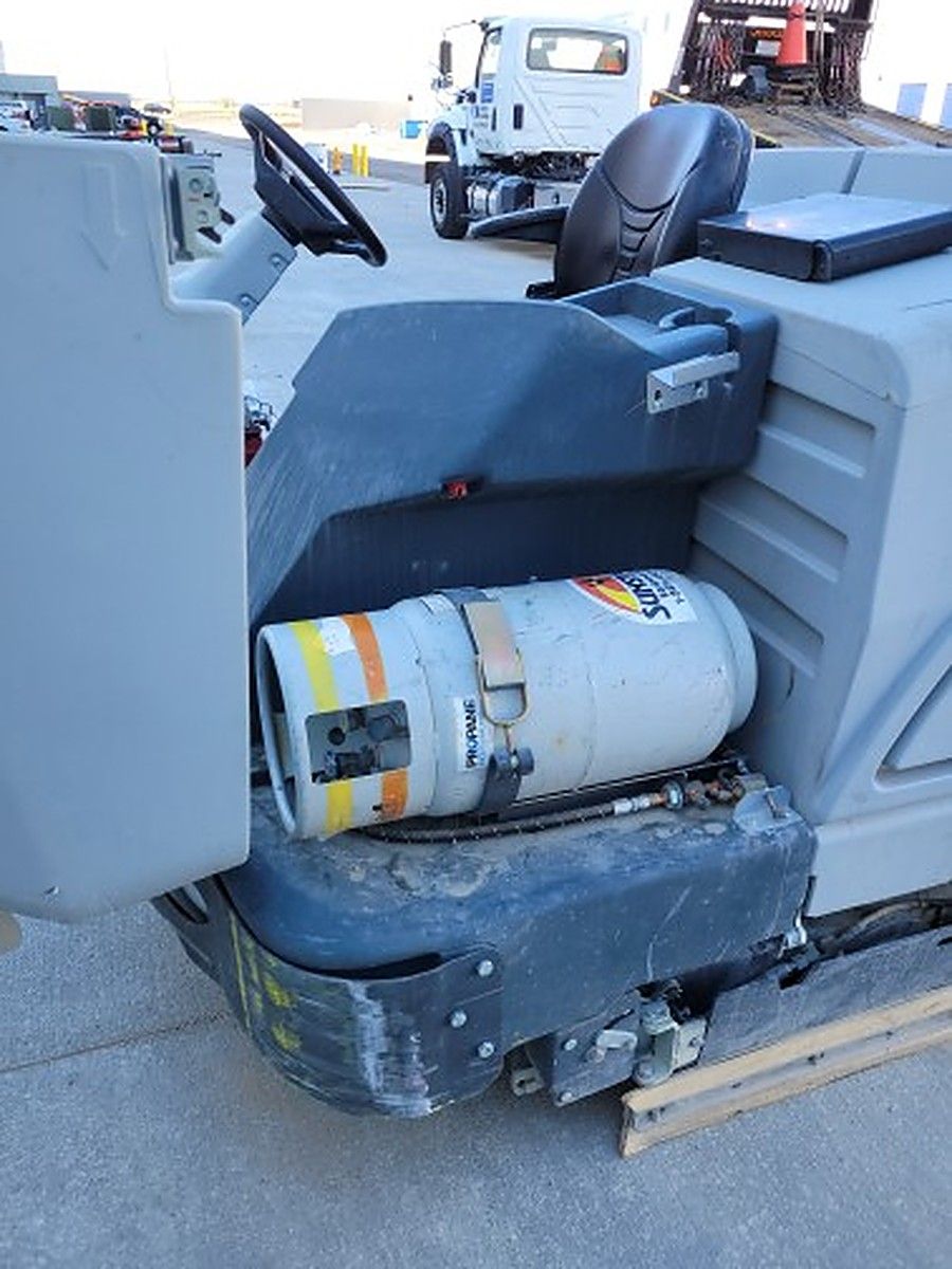 NILFISK SC8000 48 LPG photo 7