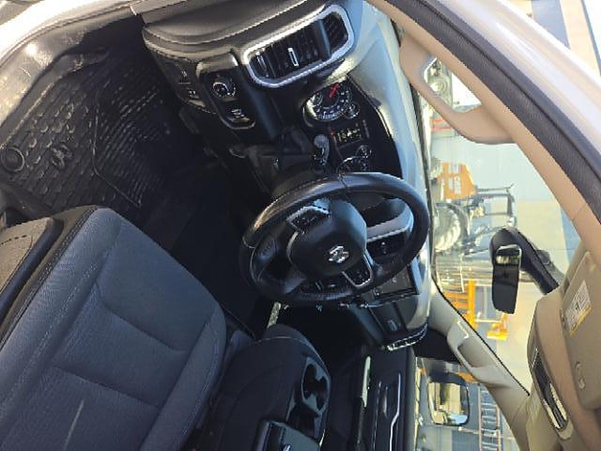 RAM 1500CREWBHNG4WD photo 2