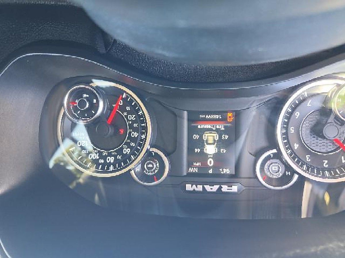 RAM 1500CREWBHNG4WD photo 8