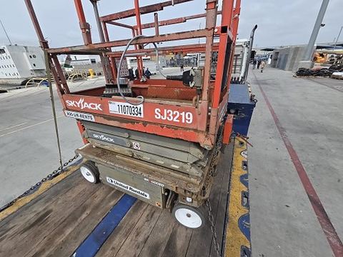 2020 SKYJACK SJ3219 Scissor Lift 19' Electric