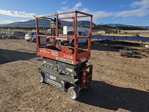 2020 SKYJACK SJ3219 Scissor Lift 19' Electric