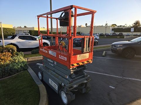 2020 SKYJACK SJ3219 Scissor Lift 19' Electric