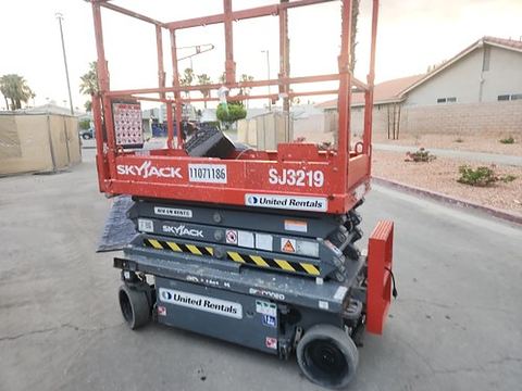 2020 SKYJACK SJ3219 Scissor Lift 19' Electric