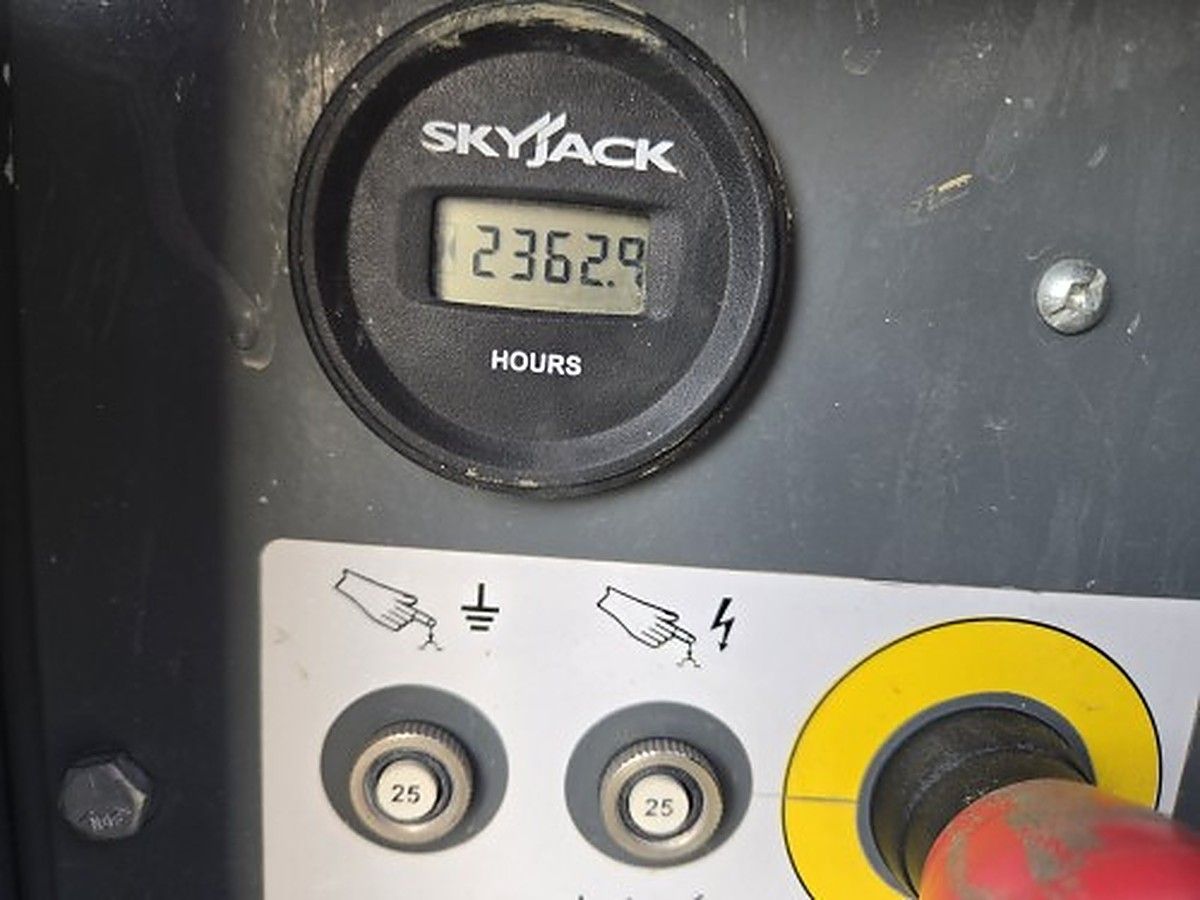 SKYJACK SJ6826RT photo 5