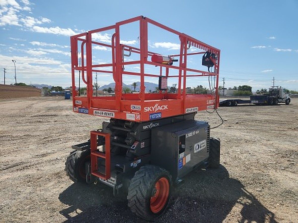 SKYJACK SJ6832RT photo 2