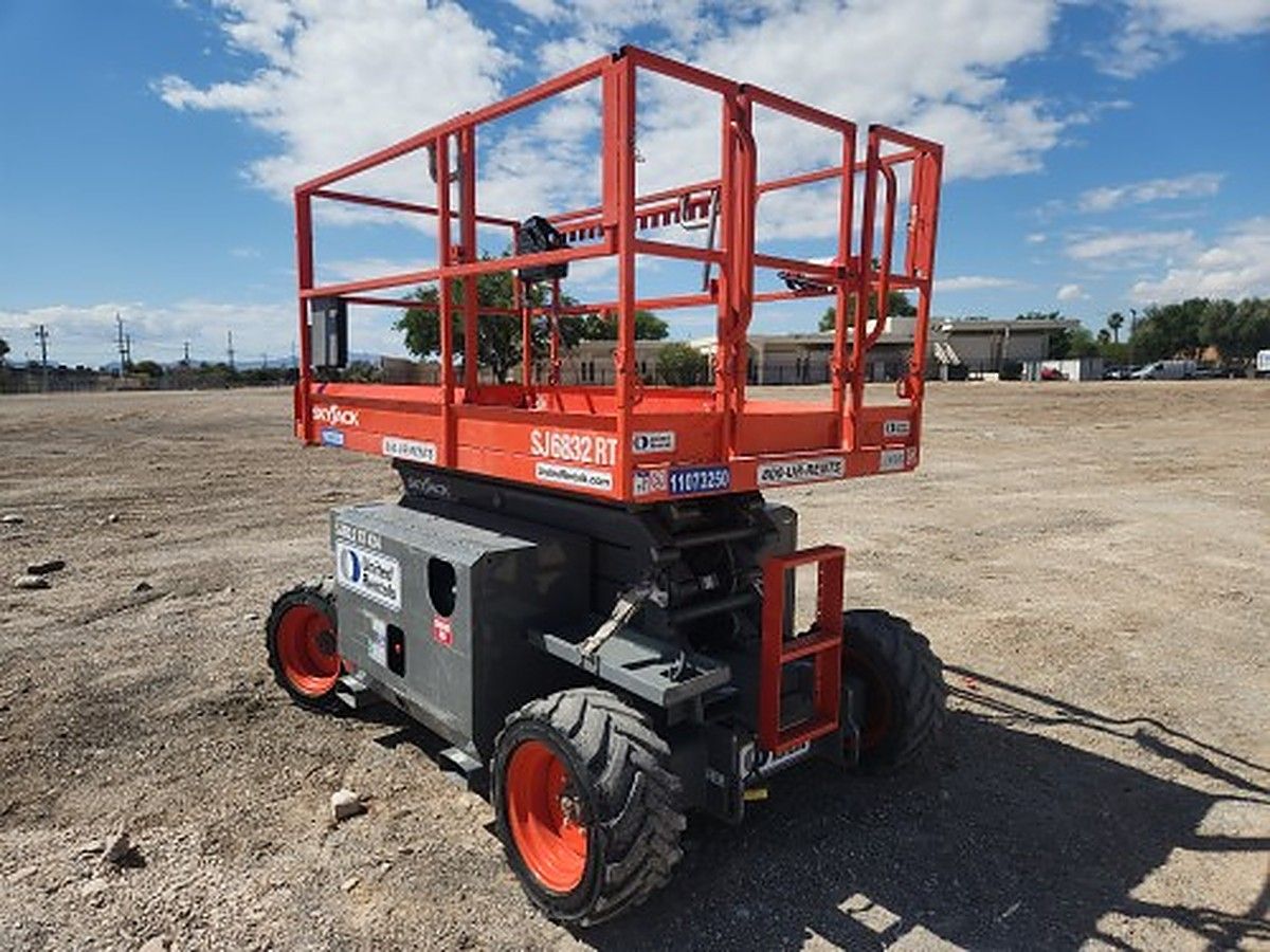 SKYJACK SJ6832RT photo 3