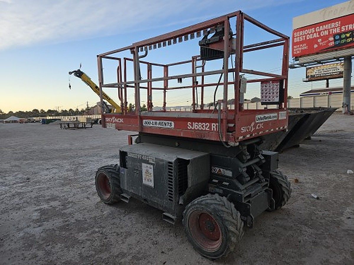 SKYJACK SJ6832RT photo 2
