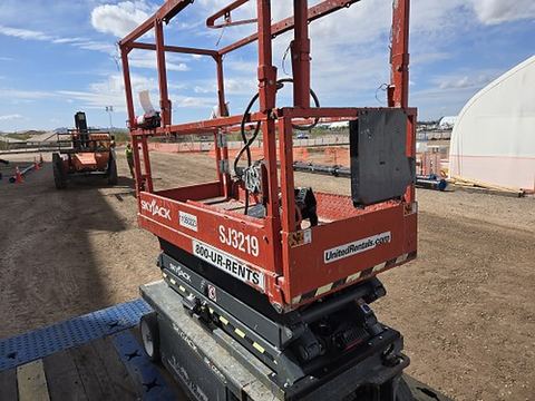 2020 SKYJACK SJIII3219 Scissor Lift 19' Electric