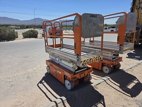 2020 SNORKEL S3215L Scissor Lift 14-18' Electric