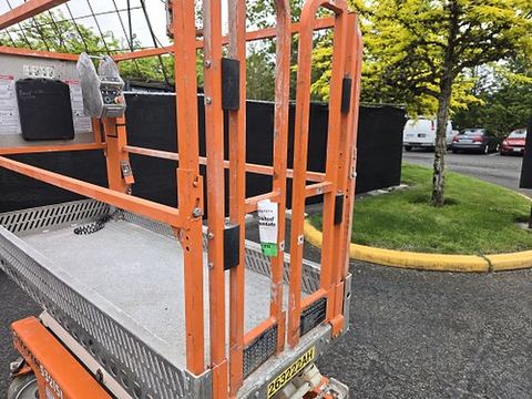 2020 SNORKEL S3215L Scissor Lift 14-18' Electric