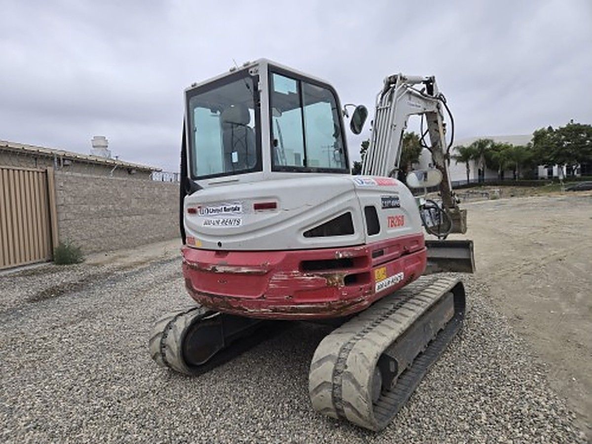 TAKEUCHI TB260CR photo 2