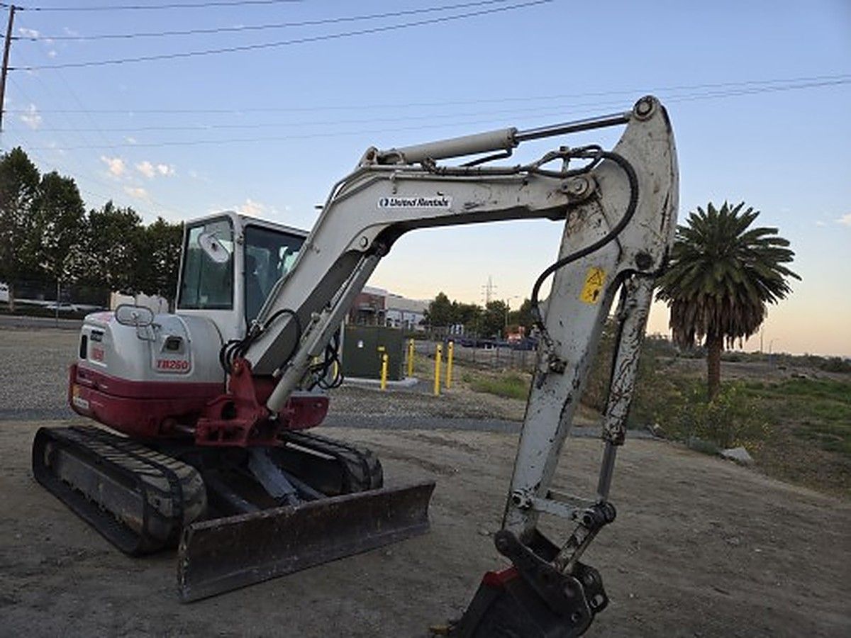 TAKEUCHI TB260CR photo 5