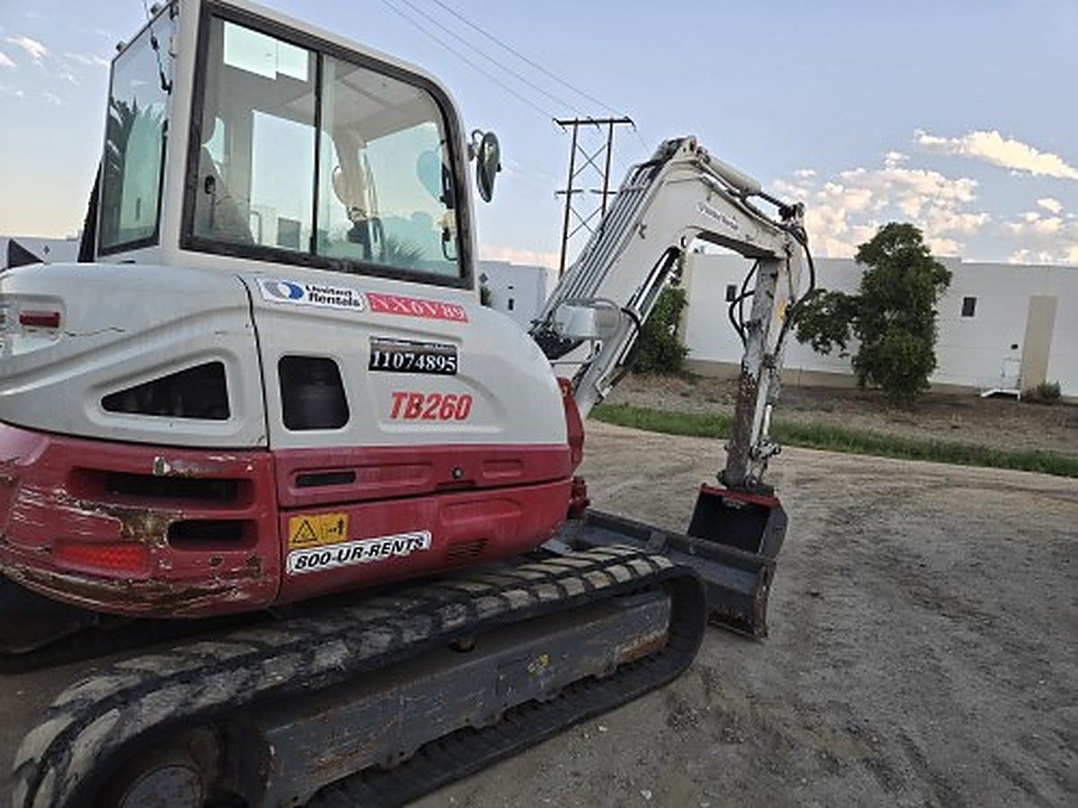 TAKEUCHI TB260CR photo 6